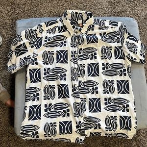 Men’s LargeButton-Down